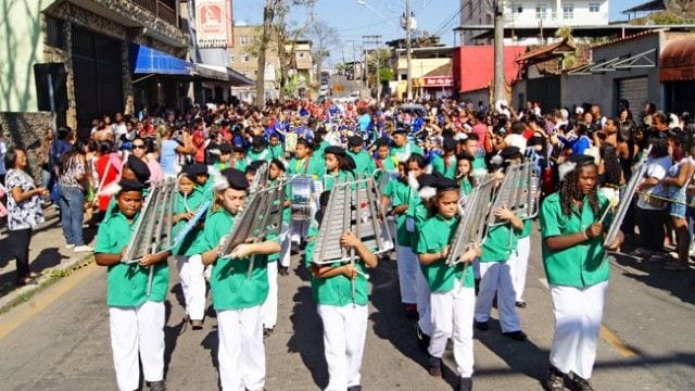 Estudantes participam de desfile cívico em Benfica 2 desfile civico capa lara
