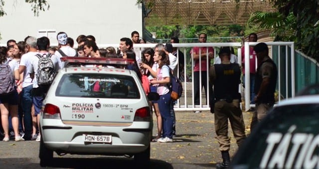 PM é acionada após confusão no Colégio dos Jesuítas 7 jesuitas olavo e1418225960271