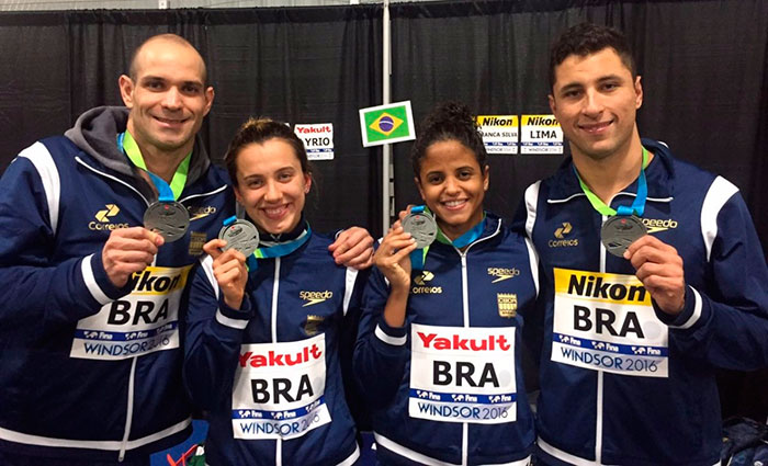 Larissa é prata no 4x50m medley misto no Mundial 2 CBDA/Divulgação