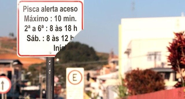 26 placas danificadas em um mês na Av. Costa e Silva 2 placas fernando e1409769045253