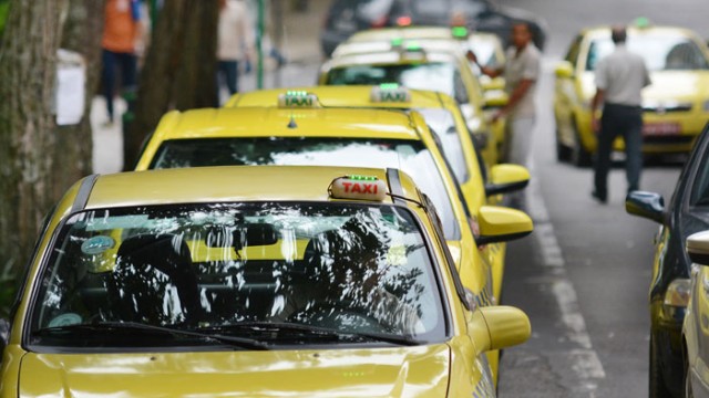 Bandeira 2 será cobrada em todas as corridas de táxi a partir de sábado 1 taxi 700x500