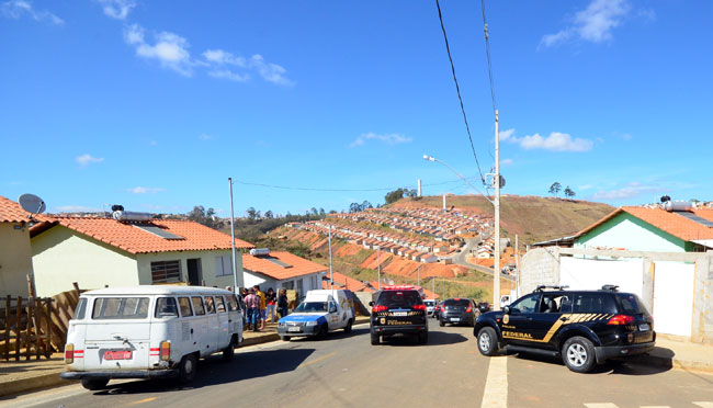 Polícias fazem reintegração de moradias do 'Minha casa, minha vida' 1 reintegração olavo