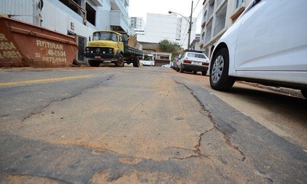 Asfalto com depressões em São Mateus 1 vida urbana olavo