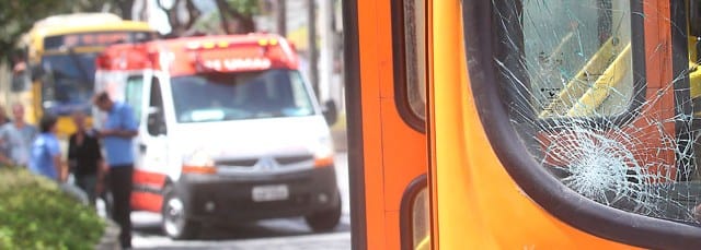Mulher é atropelada por coletivo na Rio Branco 1 Felipe Couri