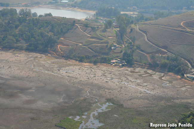 Imagens aéreas mostram nível crítico em represas da cidade 2 represa joão penido 21