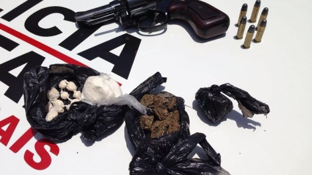 PM apreendeu revólver calibre 38, munições, maconha e cocaína