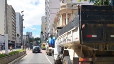 Caçambeiros fazem nova manifestação no Centro 5 cacambeiros olavo 2