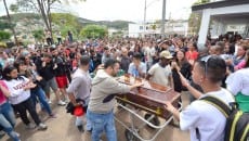Corpo de jovem Matheus Goldoni é enterrado no Cemitério Municipal 3 enterro olavo 3