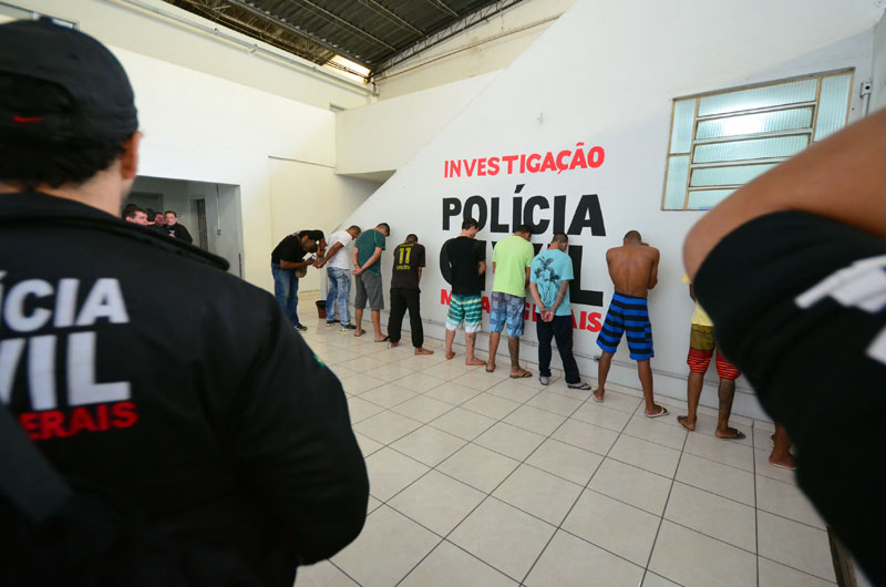 Nove homens foram apreendidos em seis diferentes bairros de Juiz de Fora.