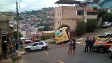Ônibus invade casa no Jardim de Alá 3 acidente 3