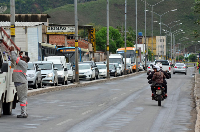 Com o acidente, o trânsito ficou completamente interrompido no sentido Centro/Zona Norte