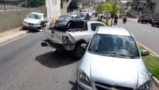 Engavetamento envolvendo sete veículos interdita Itamar Franco 1 acidente itamar olavo cc