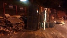 Caminhão tomba na Rua Paracatu 2 acidente paracatu 2