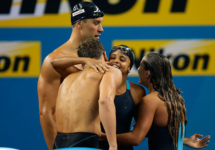 Larissa é bronze no revezamento 1 Após prata do Nicholas Santos, Brasil é bronze no 4x50m livre misto com Cielo, Lucca, Etiene e Larissa
