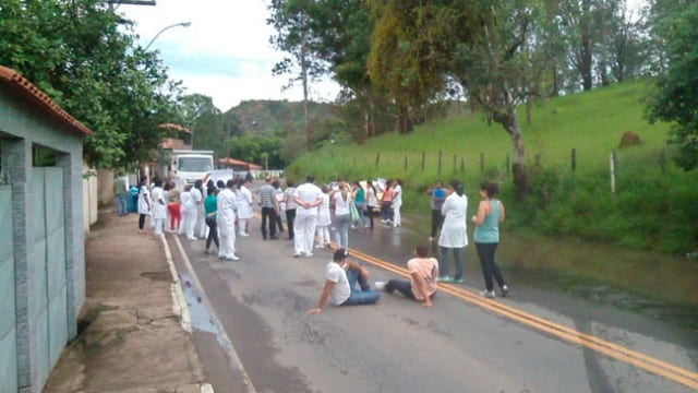 Enfermeiros do Hospital João Penido fecham via durante manifestação 2 manifestação olavo