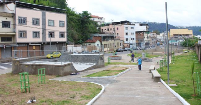 Cresce degradação em área destinada a praça 1 3140067974