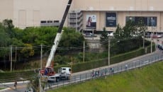 Carro desce barranco após batida em rotatória na Zona Sul 2 aa2