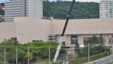 Carro desce barranco após batida em rotatória na Zona Sul 3 aaa2