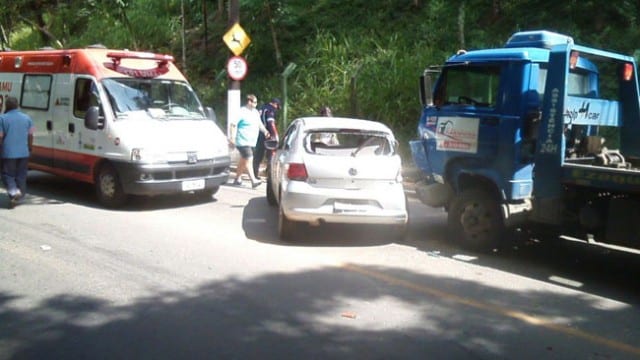 Motorista inabilitado bate em caminhão e fere 4 na Gentil Forn 1 acidente olavo