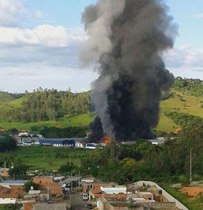 Incêndio teve início por volta das 18h