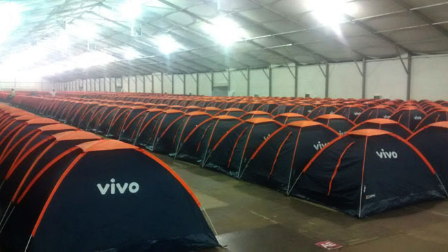 Cerca de oito mil campuseiros estão acampados em barracas (Foto do leitor Allan Santana)