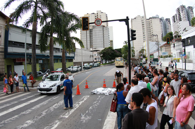 Acidente aconteceu por volta das 15h desta terça-feira (Foto: Fernando Priamo/03-03-15)