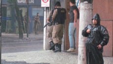Bandidos arrombam agência da Caixa em São Mateus 6 caixa2