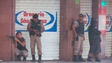 Bandidos arrombam agência da Caixa em São Mateus 1 caixa3