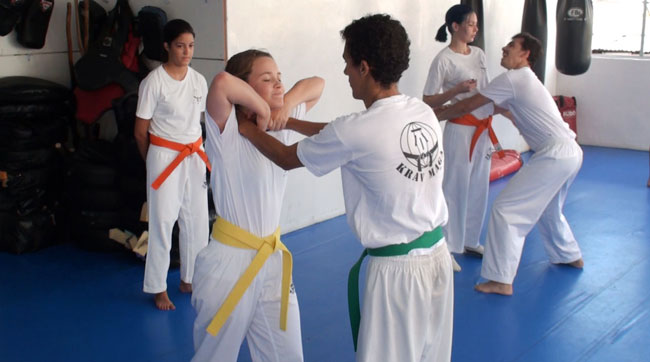 A estudante Lara Feitosa, de 16 anos, pratica o Krav Maga há dois anos (Foto: Guilherme Arêas)