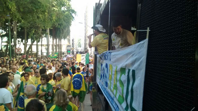 Acompanhe a manifestação contra o Governo em Juiz de Fora 10 camara rio branco