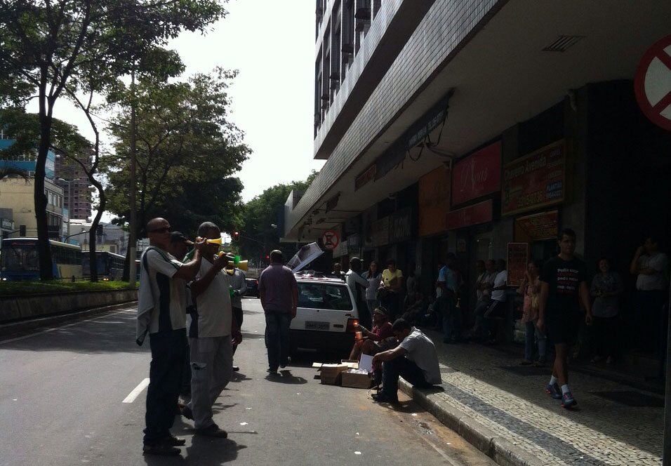 Servidores fazem nova manifestação no Centro 1 Bárbara Riolino