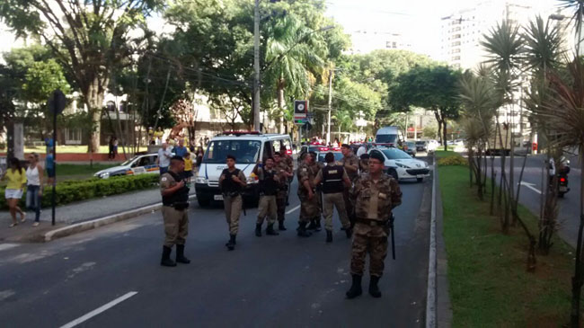 Acompanhe a manifestação contra o Governo em Juiz de Fora 14 pms