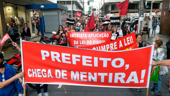 Professores da rede municipal mantêm greve por tempo indeterminado 1 (Foto: Marcelo Ribeiro)