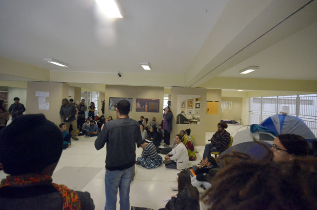 acampamento olavo materia