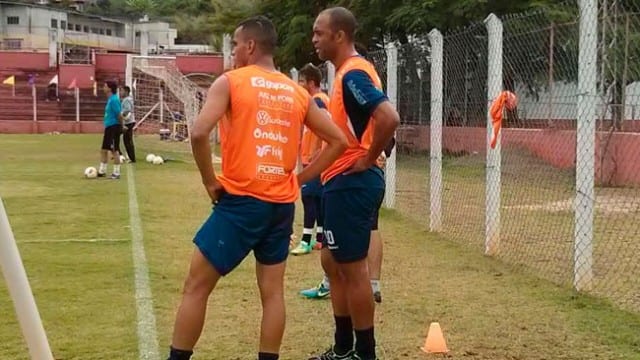 Leandro Euzébio participa de atividade com jogadores do Tupi 1 leandro euzebio gustavo penna