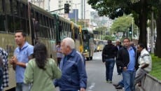 Mesmo com avanço, rodoviários paralisam serviços 1 onibus olavo 3