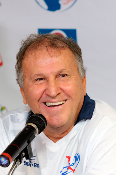  Zico demonstrou alegria por poder voltar ao local da despedida (Foto: Fernando Priamo/16-05-15)