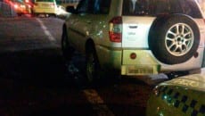 Carro parado no estacionamento de taxistas no ponto da Catefral Foto do leitor Felipe Larcher