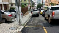 Estacionamento irregular na Pasteur Foto do leitor Leandro Daniel