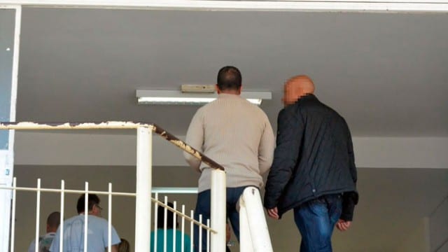 Suspeito de matar mulher a facadas se apresenta na delegacia e é preso 1 assassino olavo