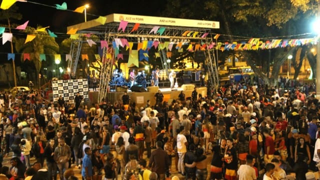 Arraiá da Cidade leva diversão aos juiz-foranos 1 A festividade teve início neste sábado (11) e segue ainda neste domingo. (Foto: Fernando Priamo/ 11-07-2015)