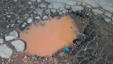 Rua da Vila Olavo Costa tem buracos e rachaduras 2 buraco2