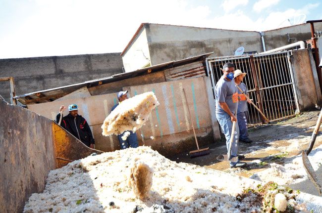 limpeza e feita na rua stela paleta de alencar onde passagem ficou prejudicada1