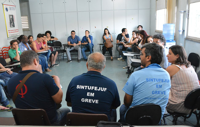 Alunos temem pelo prolongamento de cursos 1 comite_marcelo