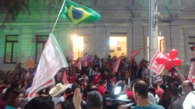 Manifestação contra o impeachment em JF - cobertura em tempo real 2 na-camara