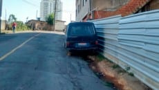 Morador denuncia falta de calçada e estacionamento irregular próximo à UPA 2 estacionamento s