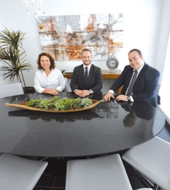 Souza Gomes inaugura sede com conceito inédito 1 norma victor e diogo souza gomes na nova sede da empresa