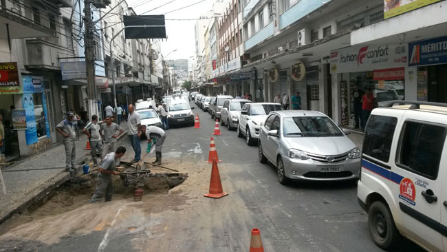 Obra da Cesama tumultua trânsito no Centro 1 santa-rita_marcelo-(2)