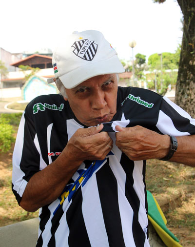 Embora aposentado, Augusto é atuante no bairro onde mora, o Bairu (Fernando Priamo)