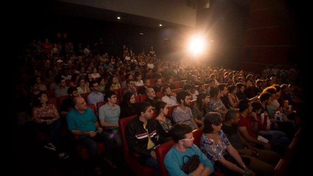 Público lotou o Cinearte Palace na abertura do festival na última segunda (26) (Foto: Paula Duarte)